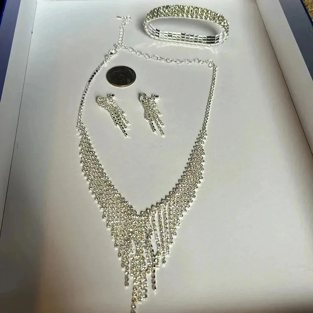 Gorgeous faux diamond 💎 necklace, earring,‎ bracelet set